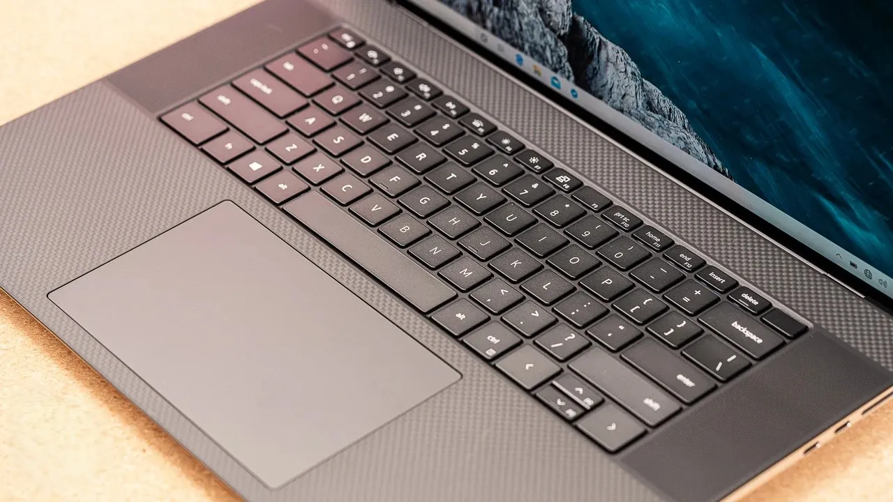 DELL XPS 17 9710 Touchscreen 4K thumbnail 3