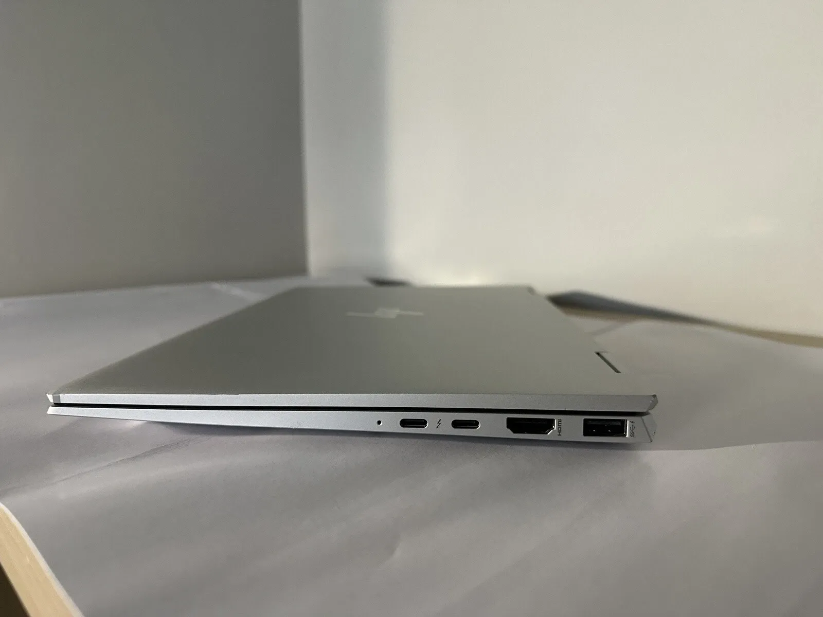 HP EliteBook 1030 G8 thumbnail 4